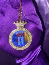 Load image into Gallery viewer, Crowned Picture Pendant