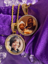 Load image into Gallery viewer, Circle Picture Pendant