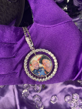 Load image into Gallery viewer, Round Swivel Picture Pendant