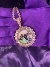 Load image into Gallery viewer, Iced Round Picture Pendant