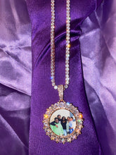 Load image into Gallery viewer, Iced Round Picture Pendant